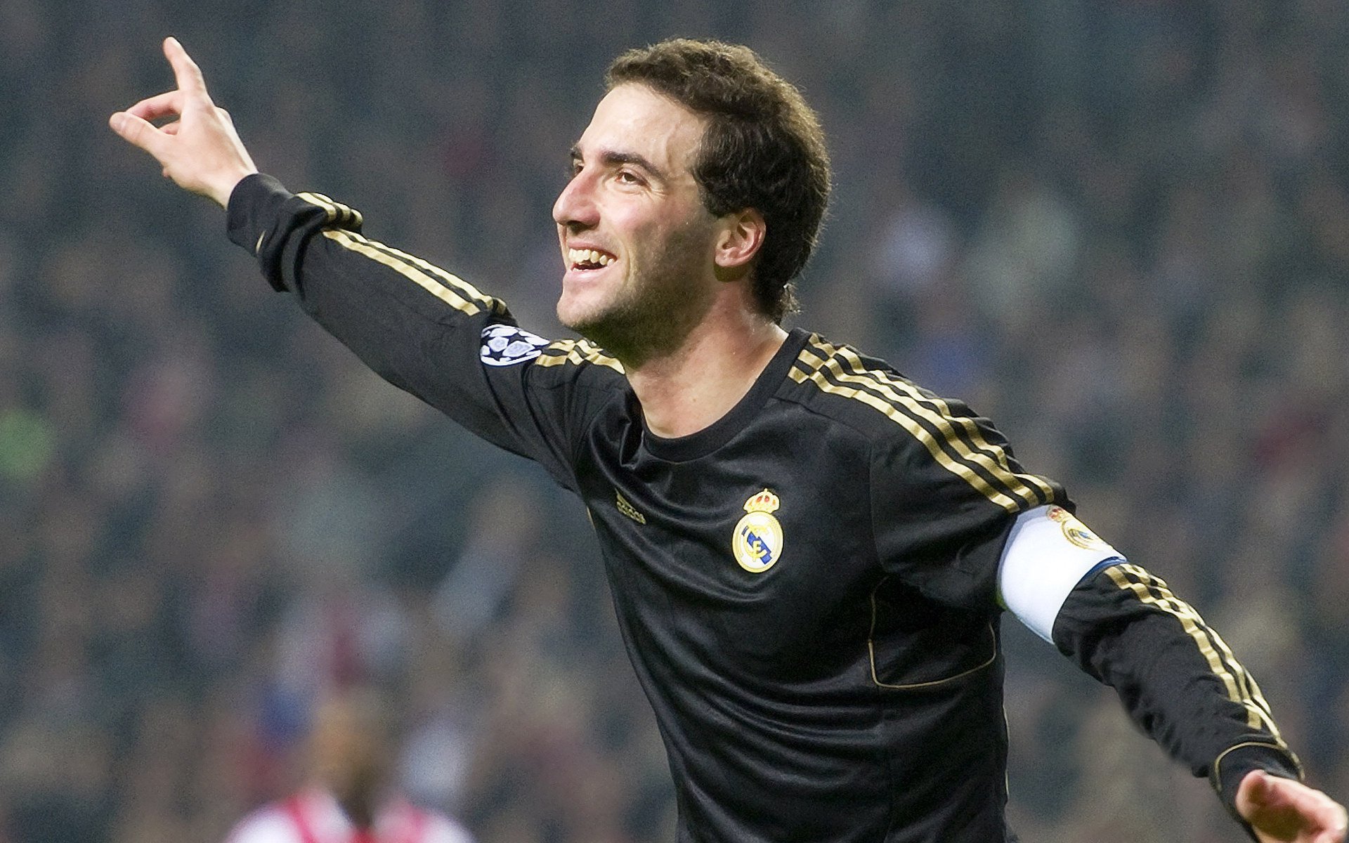 球迷电台:全民投票选出“年度最感人瞬间”,中国球迷投票全明星